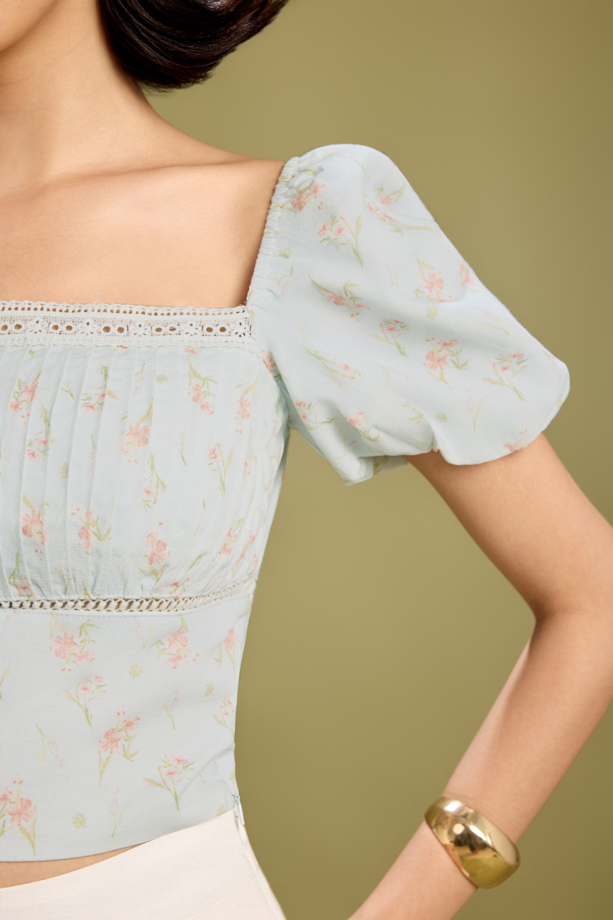 Daydream Pleated Puff Sleeve Padded Top in Lucky Bloom (Blue)