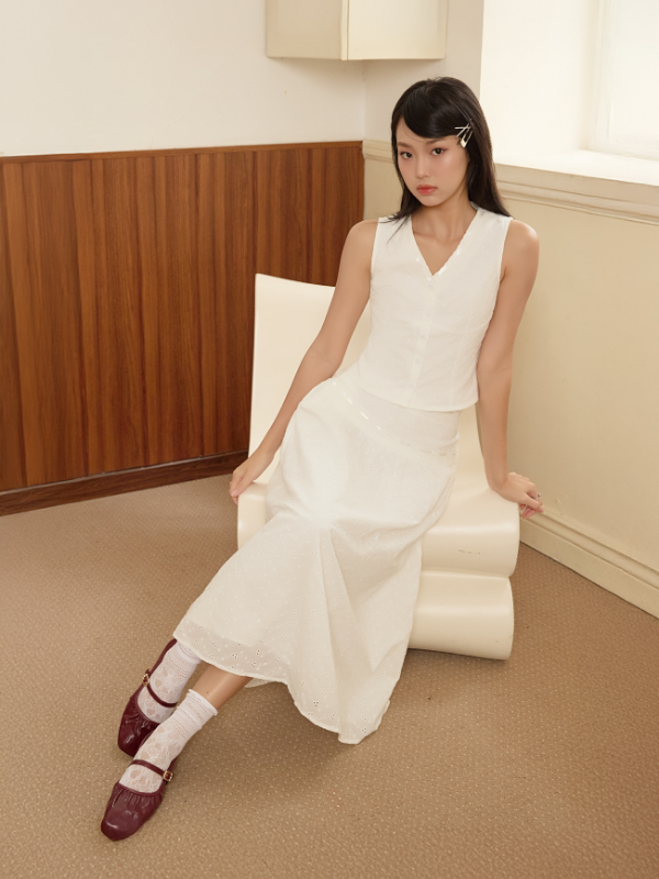 Riding Round Eyelet Midi Skirt in White